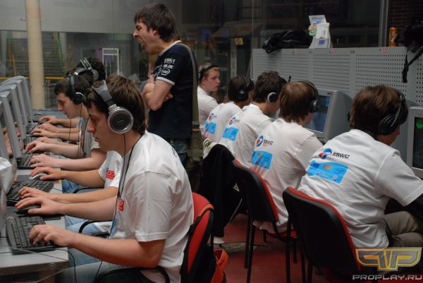 А ну не зевать! А ну не зевать!