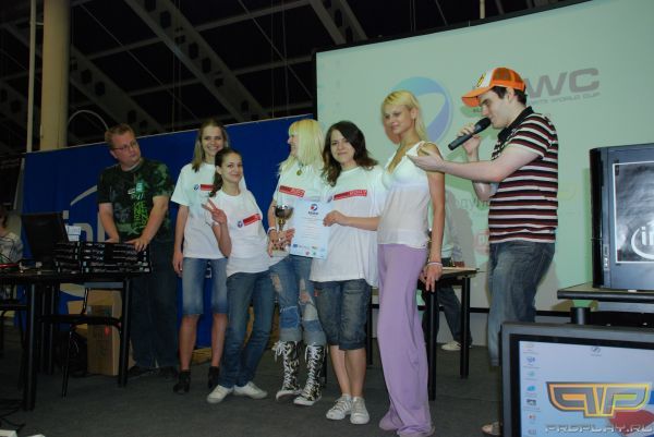 Megapolis получают свой приз Megapolis получают свой приз