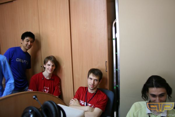 когда играет Must, у зрителей появляется улыбка :D когда играет Must, у зрителей появляется улыбка :D