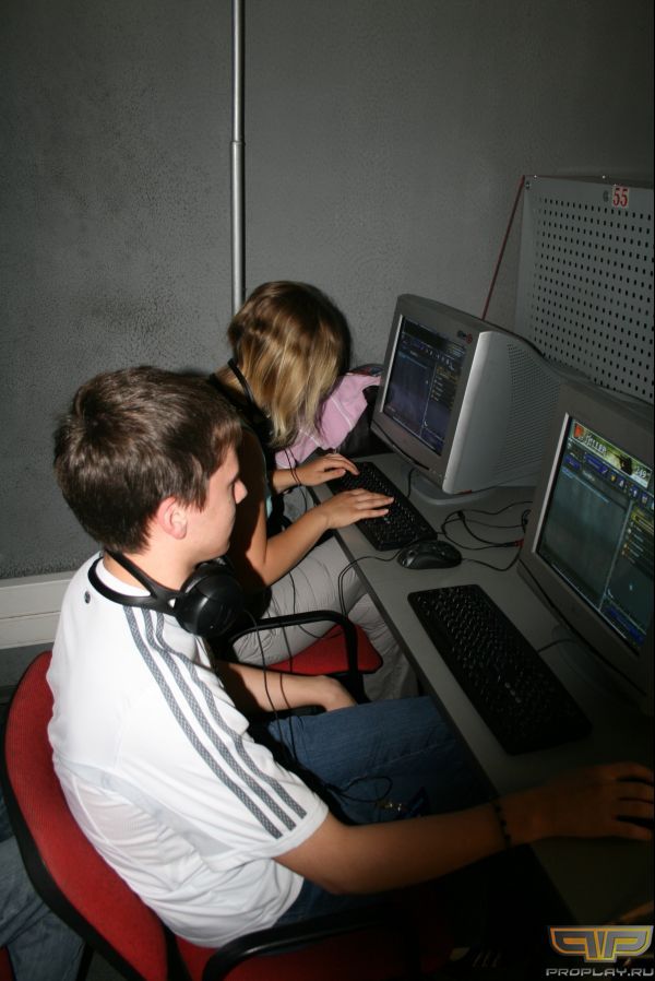 Ожидание, опять эта девушка долго клавиши нажимает.. Ожидание, опять эта девушка долго клавиши нажимает..