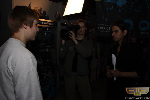 Орк Денис дает интервью после игр. Орк Денис дает интервью после игр.