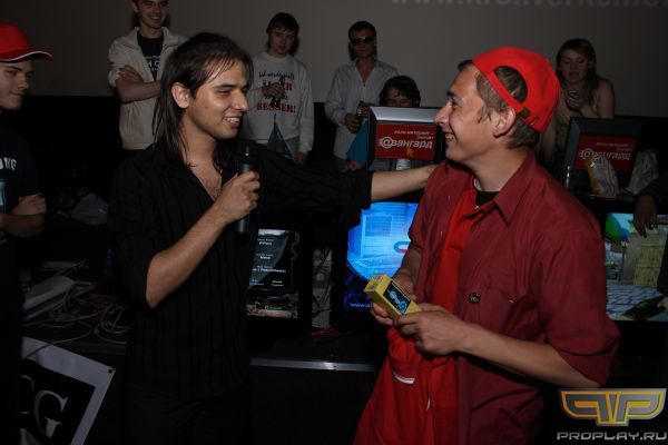 Конкурсов и призов было очень много: то песню спой, то стишок расскажи... Конкурсов и призов было очень много: то песню спой, то стишок расскажи...