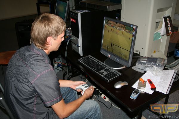 А Пика играл из проекторной. Кстати, выиграл из лузеров. А Пика играл из проекторной. Кстати, выиграл из лузеров.