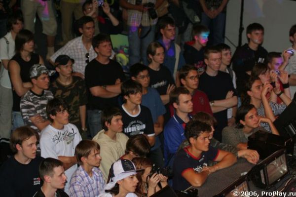 Зрителей было много Зрителей было много