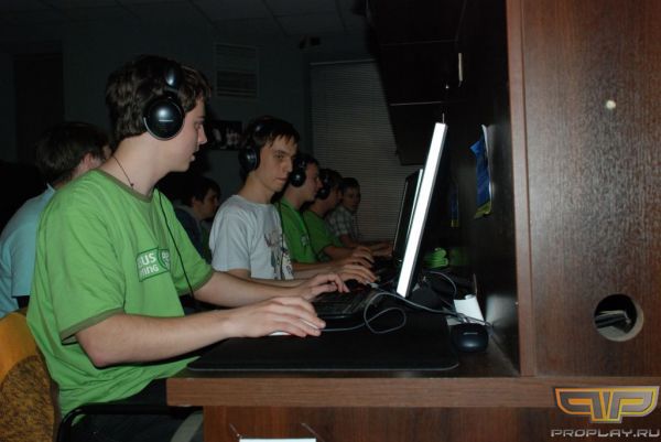 Hellraisers играют за третье место Hellraisers играют за третье место