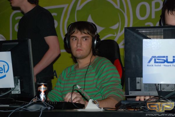 Redman наблюдает, как xek берет 1vs2 в финальном раунде на inferno Redman наблюдает, как xek берет 1vs2 в финальном раунде на inferno