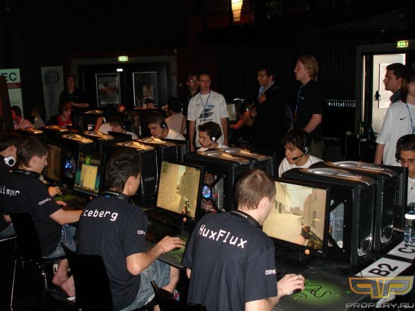 Напротив нас будущие победители Напротив нас будущие победители