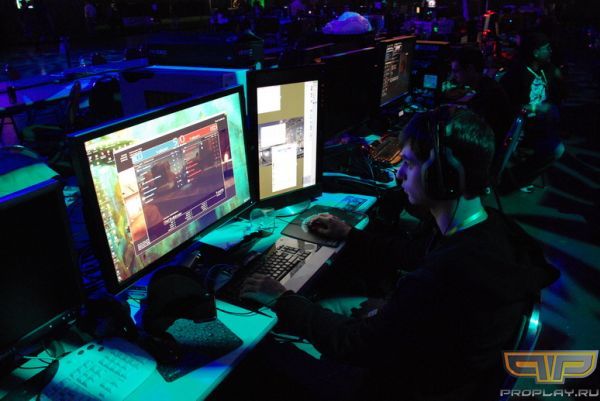 Картинки с LAN турнира - супер компьютер Картинки с LAN турнира - супер компьютер