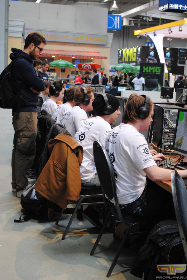 SK Gaming и их менеджер SK Gaming и их менеджер