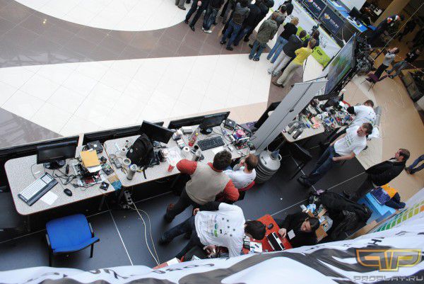 В здоровых бидонах жидкость наподобие жидкого азота В здоровых бидонах жидкость наподобие жидкого азота