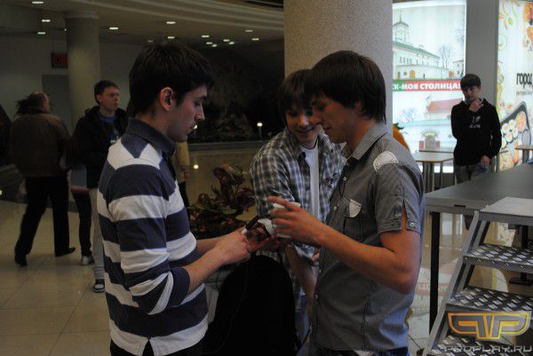 Парень заполучил заветный автограф российского чемпиона на мышке Парень заполучил заветный автограф российского чемпиона на мышке