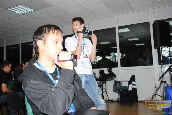 Fuki снимает интервью с Happy Fuki снимает интервью с Happy