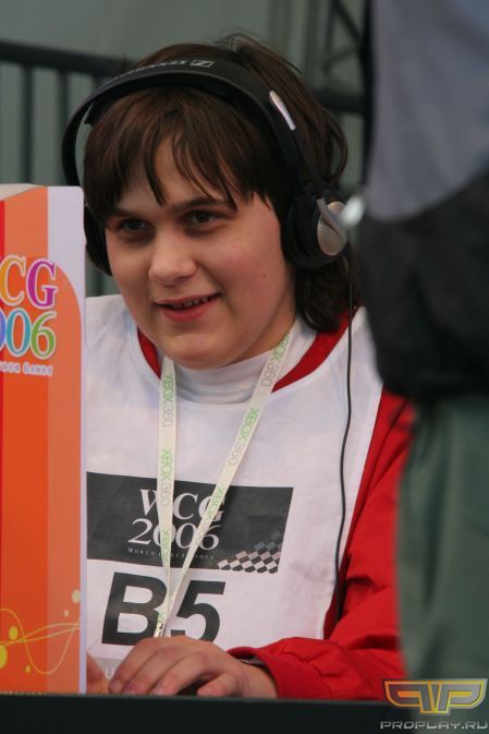 Им всем от чего-то очень весело... Им всем от чего-то очень весело...