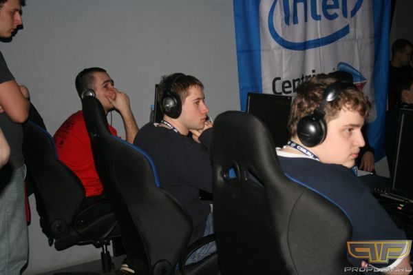 Вся надежда на правый фланг Вся надежда на правый фланг