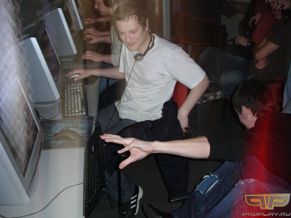 ... и пугается вспышки ... и пугается вспышки