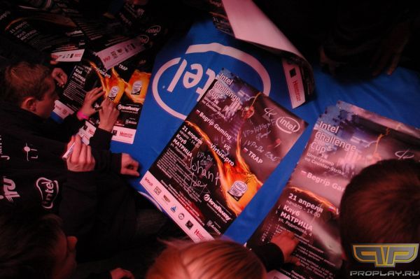 Раздача автографов Раздача автографов