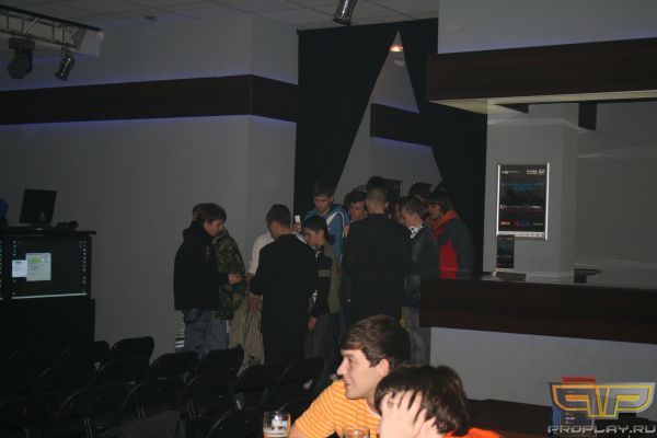 А вот сегодня не ажиотаж, народу что-то мало пришло А вот сегодня не ажиотаж, народу что-то мало пришло