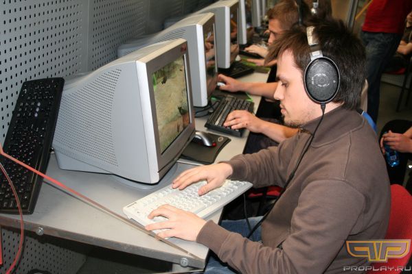 OverDrive поглаживает свою клавиатуру OverDrive поглаживает свою клавиатуру