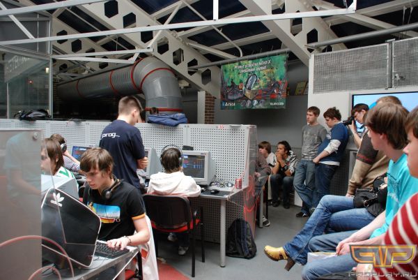 Да, вы не ошиблись, это ESWC Moscow Quals Да, вы не ошиблись, это ESWC Moscow Quals